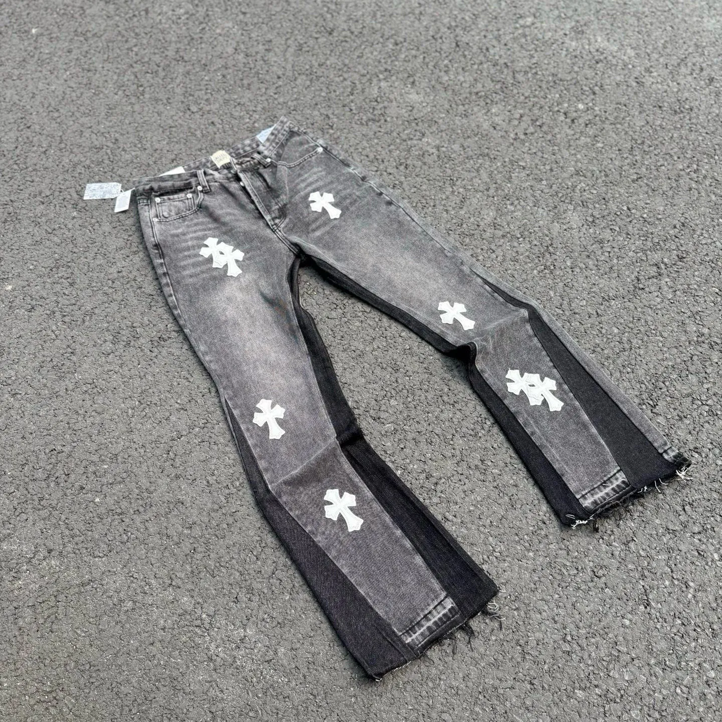 #8160 P260💰 Independent GALLERY DEPT. Vintage spliced black and gray snowflake pattern cross loose washed flared jeans - truly restore the ultimate texture of Vintage - original hardware accessories washed and other elevators, QR code analysis are all purchased from the original factory, high degree of restoration, you are welcome to compare with a certain product ~ - three-dimensional version Loose and comfortable, not picky about the figure, taller and slimmer, factory Seiko, original factory quality control, same style for men and women, can be matched with couples, versatile recommendation Essential jeans for all seasons - sizes: 28 30 32 34 36
